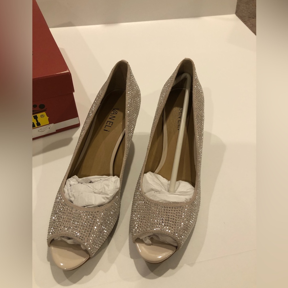 New in box Vaneli Majella Cream Sparkle Open Toe Pumps Wedding Formal Size 7.5M